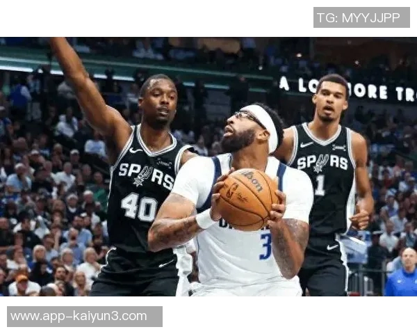 浓眉强调团队配合的重要性呼吁多传导球以创造更多得分机会 浓眉强调团队配合的重要性呼吁多传导球以创造更多得分机会