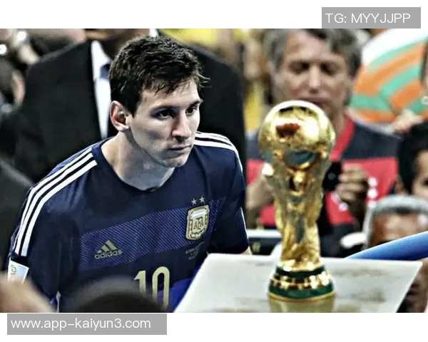 两位金球先生的传奇相遇2006年魔笛首秀梅西国家队首球回顾 两位金球先生的传奇相遇2006年魔笛首秀梅西国家队首球回顾