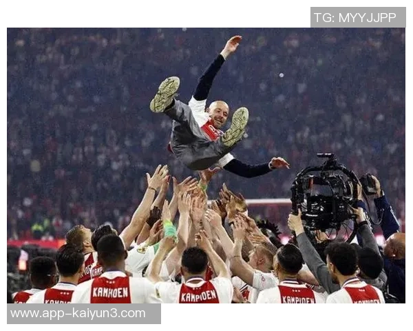 欧冠惨败引发危机海廷加或将下课滕哈赫成贾府新帅热门人选 欧冠惨败引发危机海廷加或将下课滕哈赫成贾府新帅热门人选