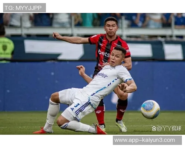 克鲁塞罗门将卡西奥遭队友膝盖撞击意外休克紧急被换下