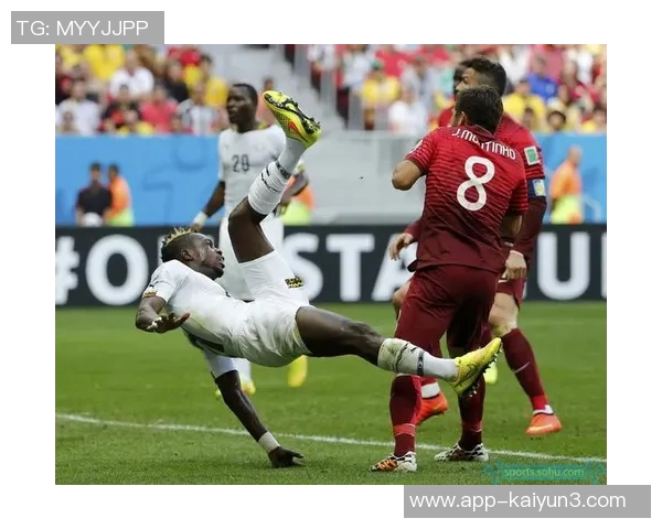 杜尚别独立球员门前制造威胁胜利球员极限倒勾解围展现精彩防守 杜尚别独立球员门前制造威胁胜利球员极限倒勾解围展现精彩防守