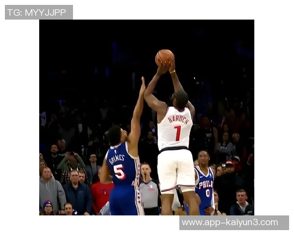 哈登三分首球遭格莱姆斯肘击裁判未作判罚引争议 哈登三分首球遭格莱姆斯肘击裁判未作判罚引争议